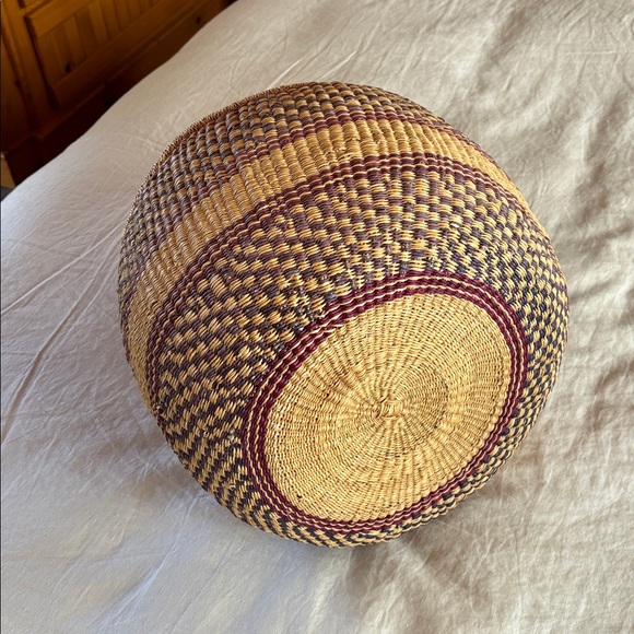 Large Vintage Market Basket - Picture 3 of 9